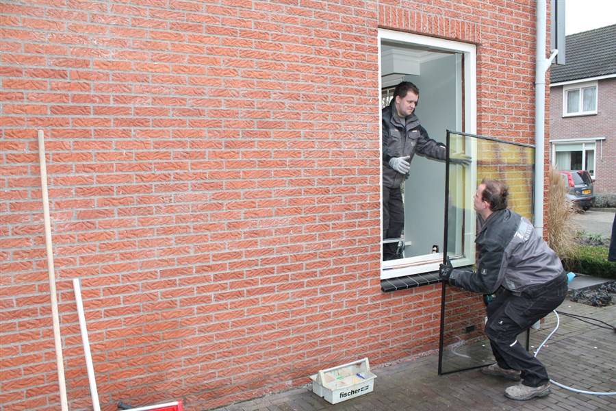 glaszetters aan het werk